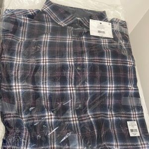 Giftable! BNWT Plaid Long-sleeve Button Up Shirt